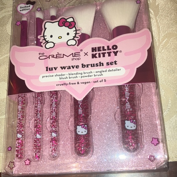 🎀 Hello Kitty x The Crème Shop luv wave makeup brush set NWT - Picture 5 of 15